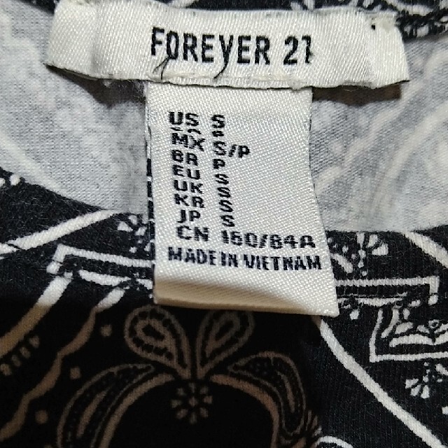 FOREVER 21(フォーエバートゥエンティーワン)のFOREVER 21　ワンピースセット　S　スポーティ　バンダナ柄 レディースのワンピース(ひざ丈ワンピース)の商品写真