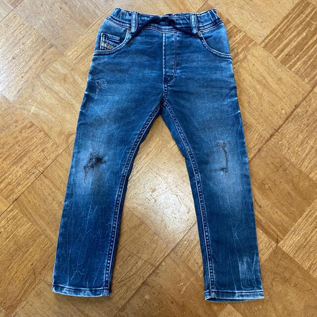 DIESEL(ディーゼル)の【中古】DIESEL キッズ ジーンズ 4Y 110cm キッズ/ベビー/マタニティのキッズ服男の子用(90cm~)(パンツ/スパッツ)の商品写真