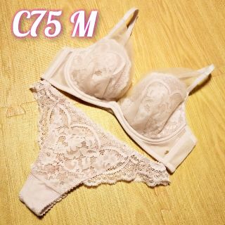 アモスタイル(AMO'S STYLE)のクラシカルレース Deep V ブラ Tバック セット(ブラ&ショーツセット)