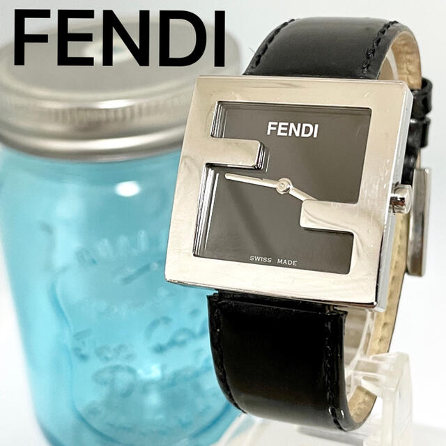 67 FENDI フェンディ時計　レディース腕時計　ブラック　ズッカ柄　スクエア