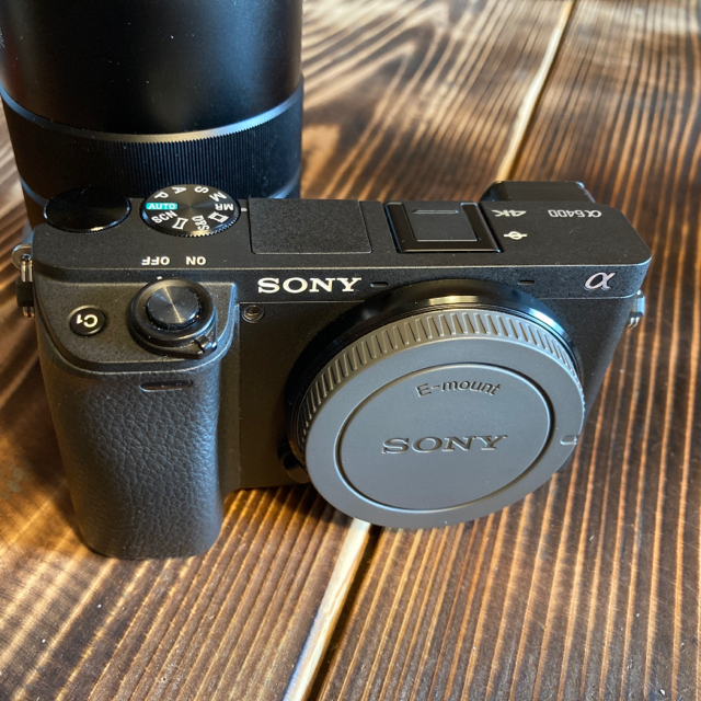 SONY(ソニー)のa6400 18105G おまけあり 送料込み スマホ/家電/カメラのカメラ(ミラーレス一眼)の商品写真