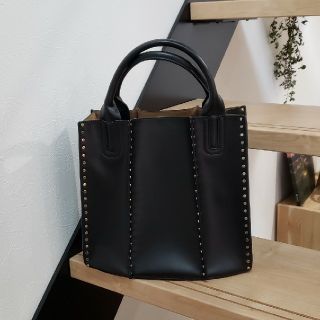 ザラ(ZARA)の大人気スタッズ2wayポーチ付ショルダーバッグ(ショルダーバッグ)