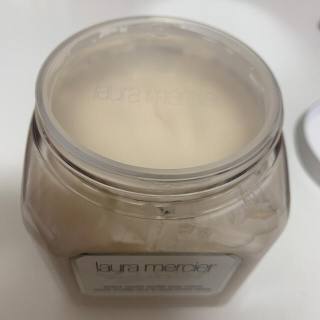 laura mercier(ローラメルシエ)のローラメルシエ♡ボディクリーム アンバーバニラ 300g コスメ/美容のボディケア(ボディクリーム)の商品写真