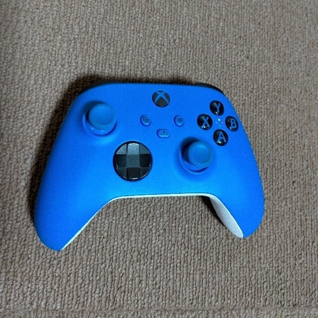 Xbox(エックスボックス)のxbox　コントローラー　xbox series x　ブルー エンタメ/ホビーのゲームソフト/ゲーム機本体(家庭用ゲーム機本体)の商品写真