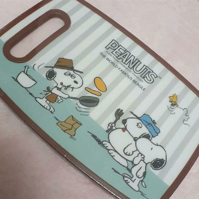 SNOOPY(スヌーピー)の★感謝セール★スヌーピー　カッティングボード　まな板 インテリア/住まい/日用品のキッチン/食器(調理道具/製菓道具)の商品写真