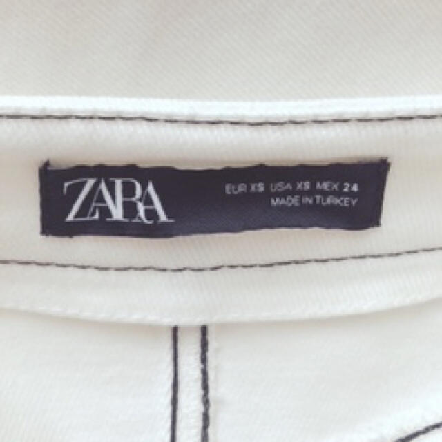 ZARA(ザラ)の【美品】ZARA タイトスカート　スリット　白　デニム レディースのスカート(ロングスカート)の商品写真