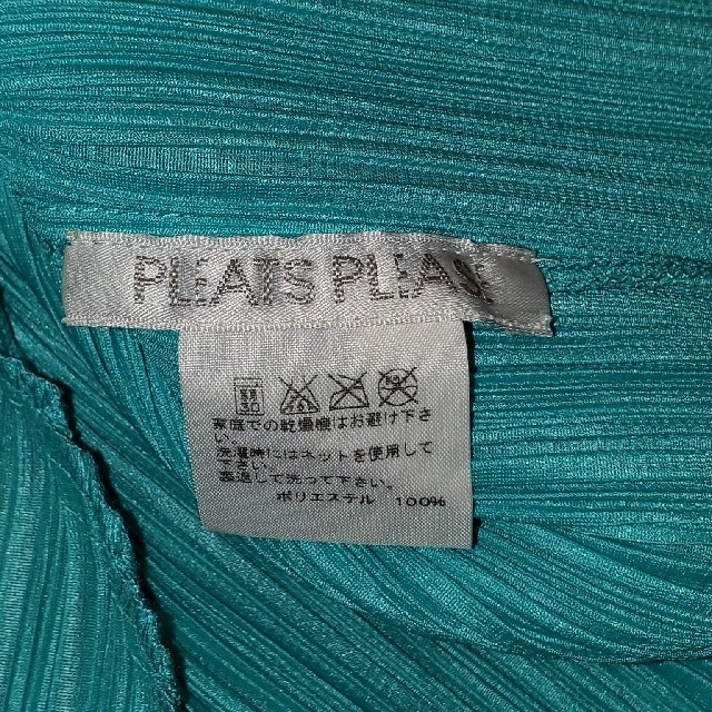 PLEATS PLEASE ISSEY MIYAKE(プリーツプリーズイッセイミヤケ)のPLEATS PLEASE イッセイミアケ ワンピース エメラルドグリーン レディースのワンピース(ミニワンピース)の商品写真