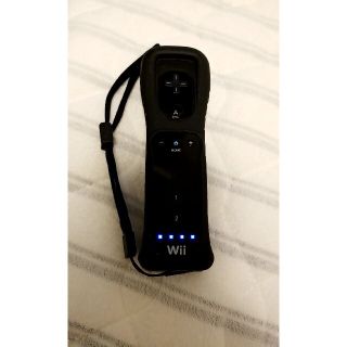 ウィー(Wii)の最終値下げ Wii Wiiリモコン シリコンカバー 付き(家庭用ゲーム機本体)