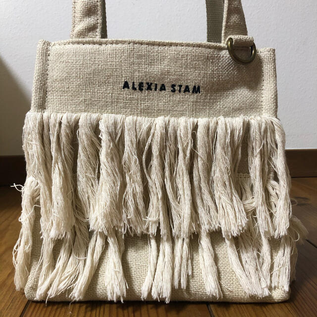 ALEXIA STAM(アリシアスタン)のALEXASTAM  Fringe Small Tote Bag Ivory レディースのバッグ(トートバッグ)の商品写真