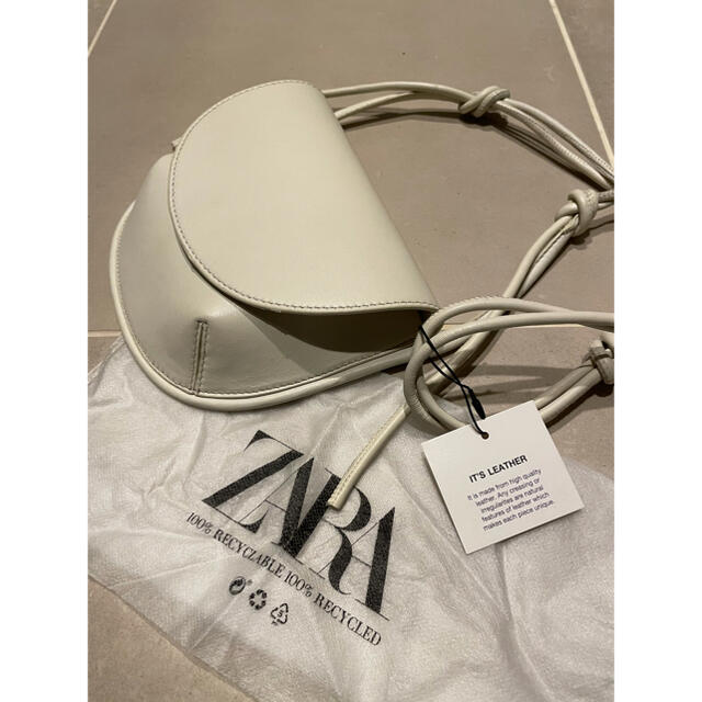 ZARA(ザラ)のお値下げ【新品タグ付き】ZARAリアルレザーショルダーバッグ レディースのバッグ(ショルダーバッグ)の商品写真