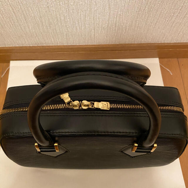 LOUIS VUITTON(ルイヴィトン)のヴィトン  エピ　サブロン レディースのバッグ(ハンドバッグ)の商品写真