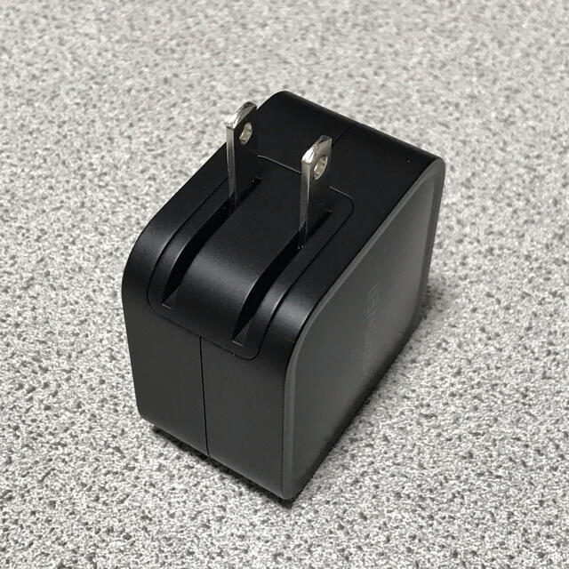 SUNVALLEY(サンバレー)のRAVPower 61W USB-C 急速充電器 RP-PC112（ブラック） スマホ/家電/カメラのスマートフォン/携帯電話(バッテリー/充電器)の商品写真