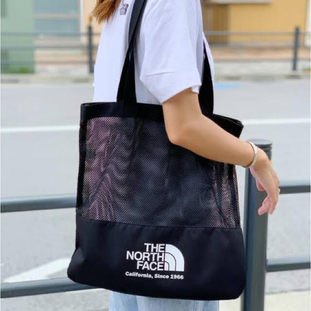 THE NORTH FACE(ザノースフェイス)の【THE NORTH FACE】メッシュトートバッグ 黒 レディースのバッグ(トートバッグ)の商品写真