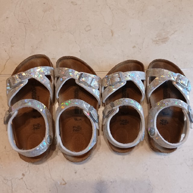 BIRKENSTOCK(ビルケンシュトック)のBIRKENSTOCK　シルバーラメ　サンダル　1足 キッズ/ベビー/マタニティのキッズ靴/シューズ(15cm~)(サンダル)の商品写真