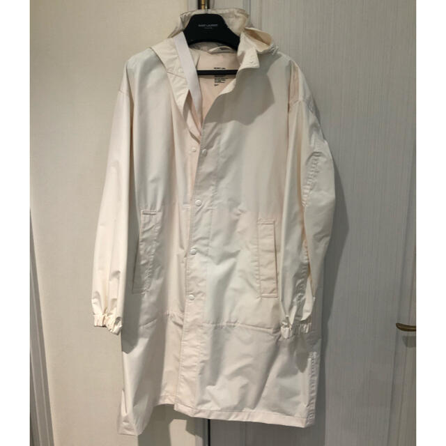 HELMUT LANG(ヘルムートラング)の大人気　HELMUT LANG ヘルムートラング　バックプリント　ナイロンコート レディースのジャケット/アウター(ロングコート)の商品写真