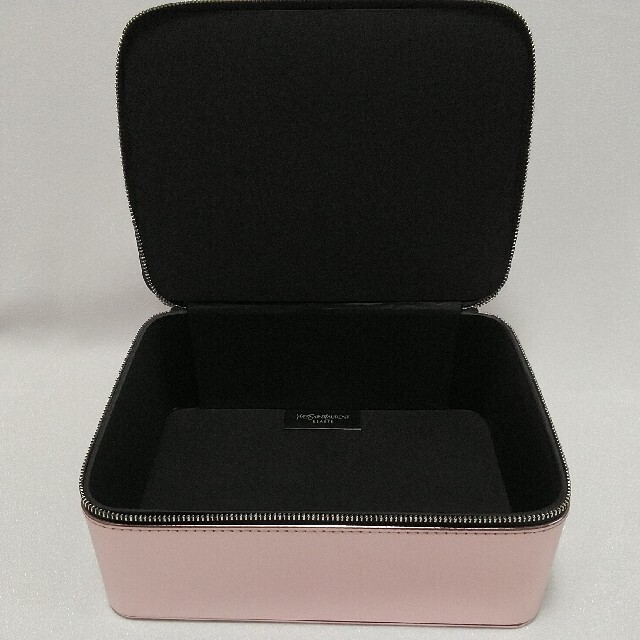 Yves Saint Laurent Beaute(イヴサンローランボーテ)の✳新品・未使用✳YSLノベルティバニティポーチ＆ミニ手帳セット コスメ/美容のメイク道具/ケアグッズ(メイクボックス)の商品写真