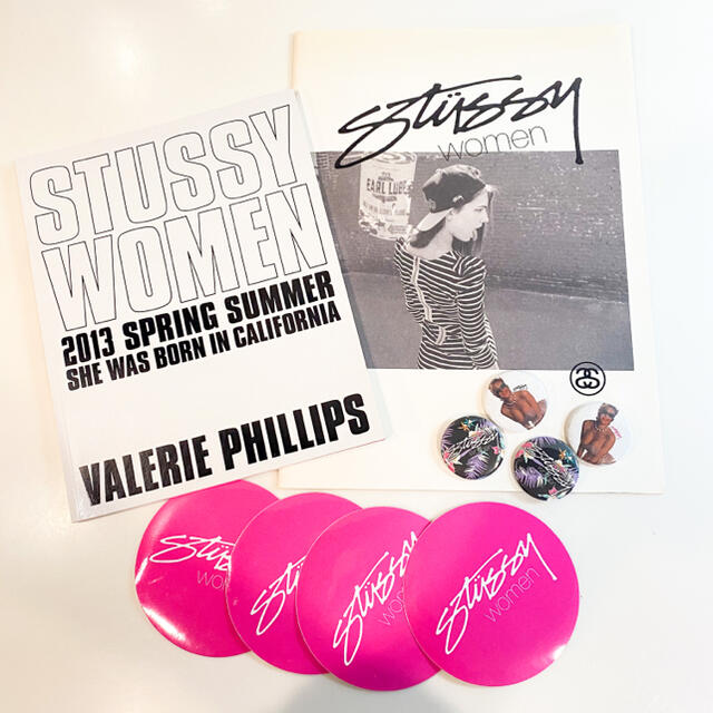 STUSSY(ステューシー)のstussy women ステッカー バッジ カタログ 写真集 セット レディースのファッション小物(その他)の商品写真