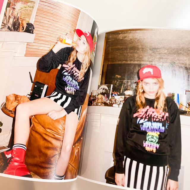 STUSSY(ステューシー)のstussy women ステッカー バッジ カタログ 写真集 セット レディースのファッション小物(その他)の商品写真