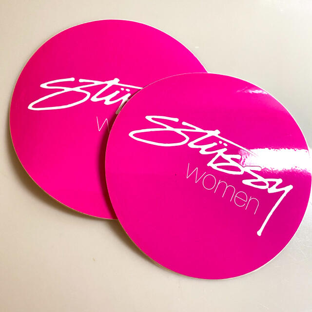 STUSSY(ステューシー)のstussy women ステッカー バッジ カタログ 写真集 セット レディースのファッション小物(その他)の商品写真