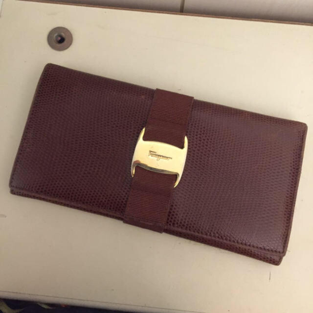 Ferragamo(フェラガモ)のフェラガモ 長財布 茶色 レディースのファッション小物(財布)の商品写真