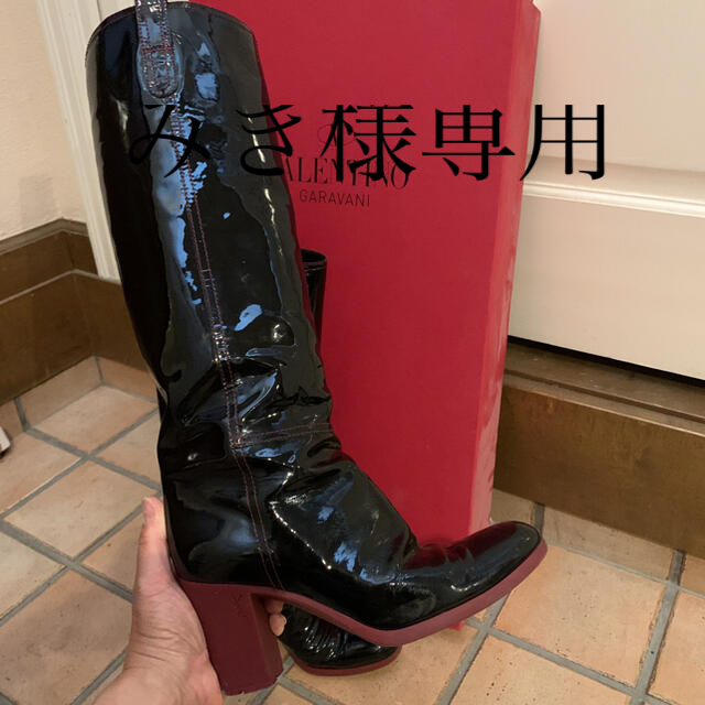 Saint Laurent(サンローラン)の売り切れました‼️クリスマスSALE‼️サンローランエナメルブーツ❣️ レディースの靴/シューズ(ブーツ)の商品写真