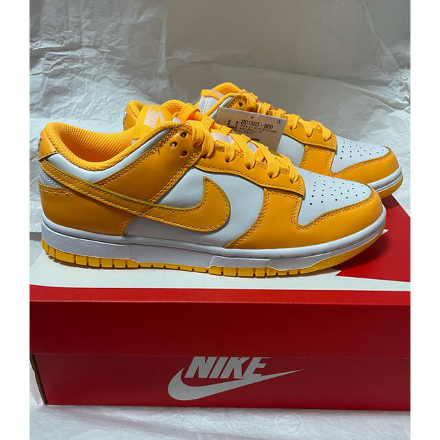 NIKE(ナイキ)のNIKE WMNS DUNK LOW "LASER ORANGE" 24cm レディースの靴/シューズ(スニーカー)の商品写真