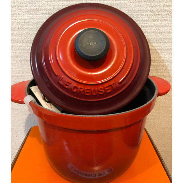 LE CREUSET(ルクルーゼ)のル・クルーゼ ココットエブリィ18  チェリーレッド 新品未使用 インテリア/住まい/日用品のキッチン/食器(鍋/フライパン)の商品写真