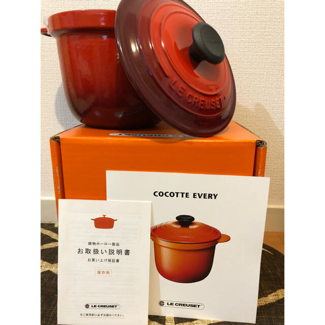 LE CREUSET(ルクルーゼ)のル・クルーゼ ココットエブリィ18  チェリーレッド 新品未使用 インテリア/住まい/日用品のキッチン/食器(鍋/フライパン)の商品写真