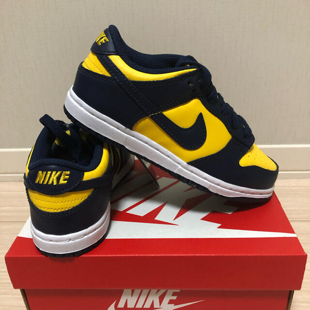 NIKE(ナイキ)の【送料込み★】NIKE PS DUNK LOW "MICHIGAN" 18㎝ キッズ/ベビー/マタニティのキッズ靴/シューズ(15cm~)(スニーカー)の商品写真