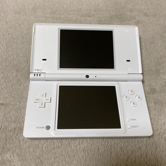 任天堂(ニンテンドウ)のニンテンドーDSi ホワイト 【充電器付】 エンタメ/ホビーのゲームソフト/ゲーム機本体(携帯用ゲーム機本体)の商品写真