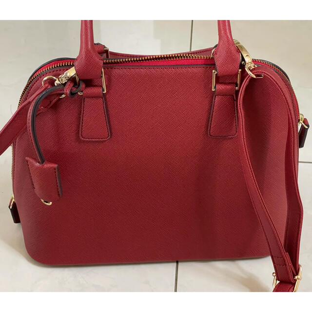人気赤ハンドバッグ ショルダーバッグ レディースのバッグ(ショルダーバッグ)の商品写真