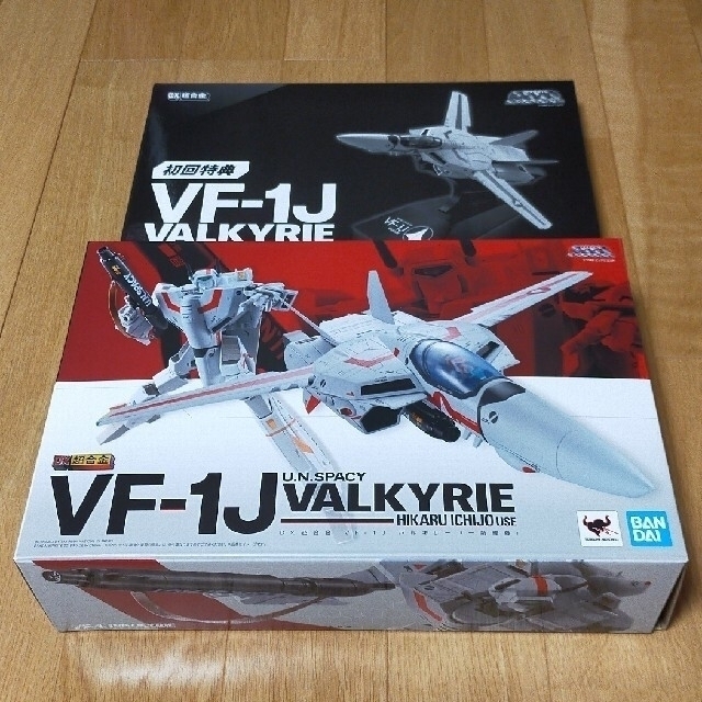 BANDAI(バンダイ)のDX超合金 超時空要塞マクロス VF-1J バルキリー(一条輝機) エンタメ/ホビーのフィギュア(アニメ/ゲーム)の商品写真