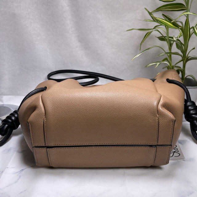 LOEWE(ロエベ)の5/17まで✨レアカラー✨美品✨LOEWE フラメンコ　ノット　スモールトート レディースのバッグ(トートバッグ)の商品写真