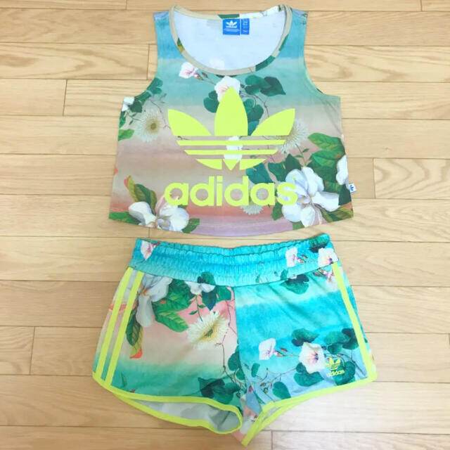 adidas(アディダス)の【美品】adidas farm 花柄 セットアップ＆ソックス4点セット♡Mサイズ レディースのレディース その他(セット/コーデ)の商品写真