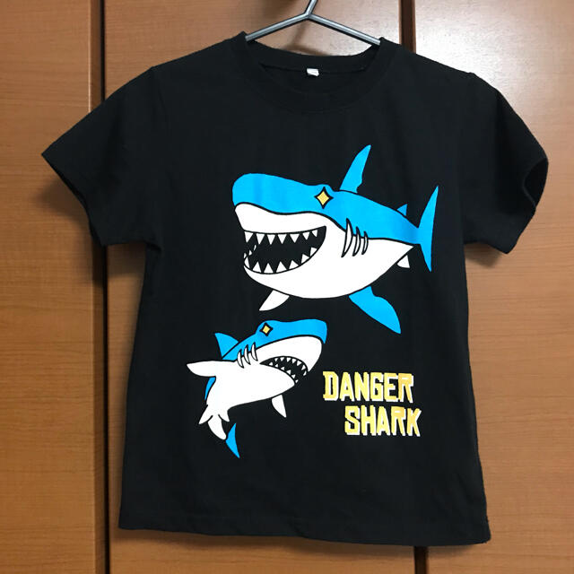 BREEZE(ブリーズ)の130 黒 Tシャツ サメ SHARK キッズ/ベビー/マタニティのキッズ服男の子用(90cm~)(Tシャツ/カットソー)の商品写真