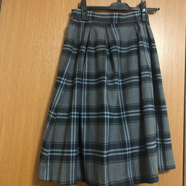 HONEYS(ハニーズ)のロングスカート　ひざ丈スカート　試着のみ レディースのスカート(ひざ丈スカート)の商品写真