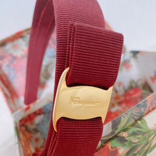 フェラガモ(Ferragamo)のサルヴァトーレ・フェラガモ カチューシャ 赤 中古 美品(カチューシャ)