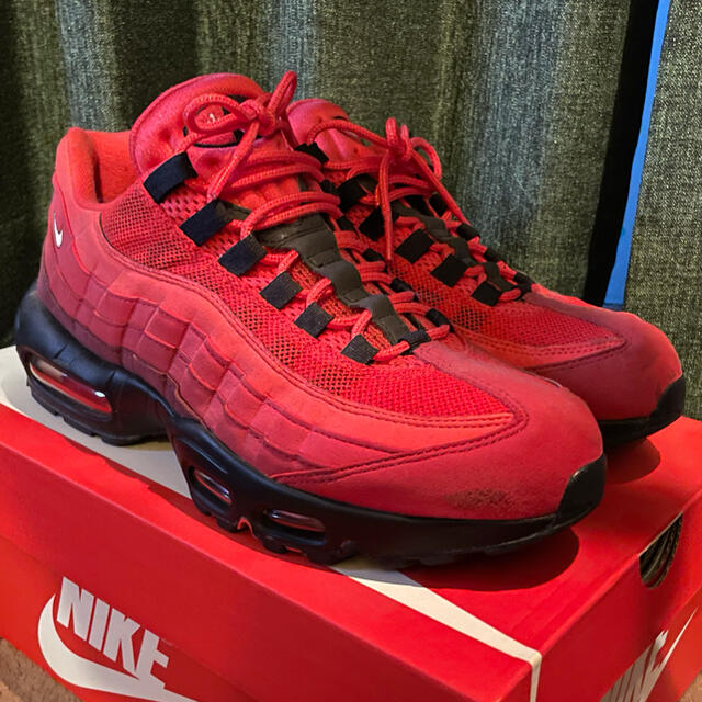 NIKE(ナイキ)のエアマックス95 AirMax ハバネロレッド　赤　NIKE メンズの靴/シューズ(スニーカー)の商品写真