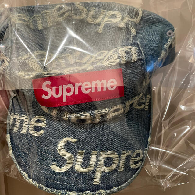 Supreme(シュプリーム)のSupreme Frayed Logos Denim Camp Cap メンズの帽子(キャップ)の商品写真