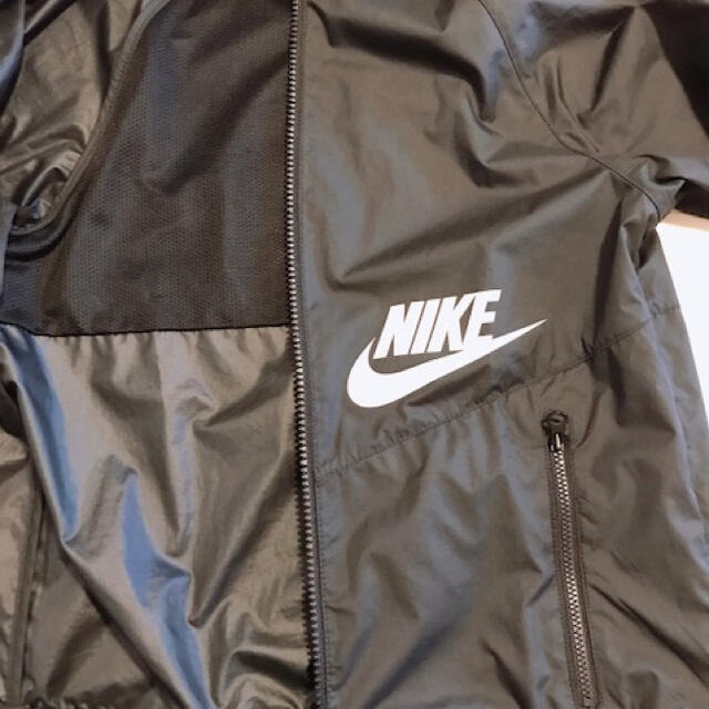 NIKE(ナイキ)のNIKE  ナイキ　キッズ　ウィンドブレーカー　 ブラック　サイズS キッズ/ベビー/マタニティのキッズ服男の子用(90cm~)(ジャケット/上着)の商品写真