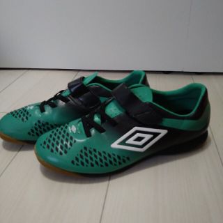 アンブロ(UMBRO)のアンブロ　フットサルシューズ　24センチ(シューズ)