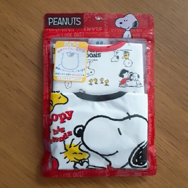 PEANUTS(ピーナッツ)のスヌーピー　よだれかけ エンタメ/ホビーのアニメグッズ(タオル)の商品写真