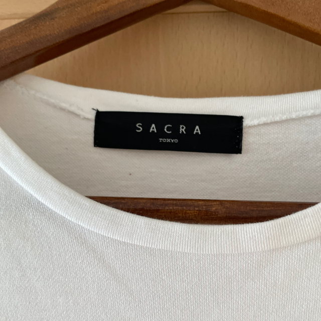 SACRA(サクラ)のSACRA サクラ　カットソー　白 レディースのトップス(カットソー(長袖/七分))の商品写真