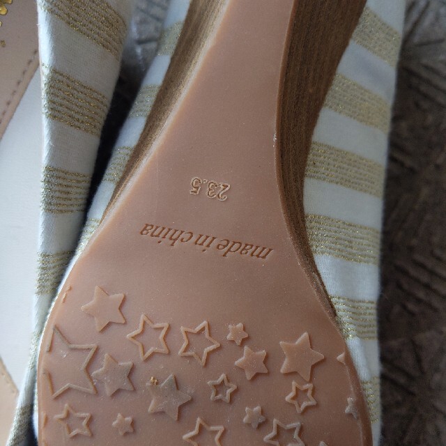 新品未使用　ウェッジソールパンプス　23.5 レディースの靴/シューズ(ハイヒール/パンプス)の商品写真