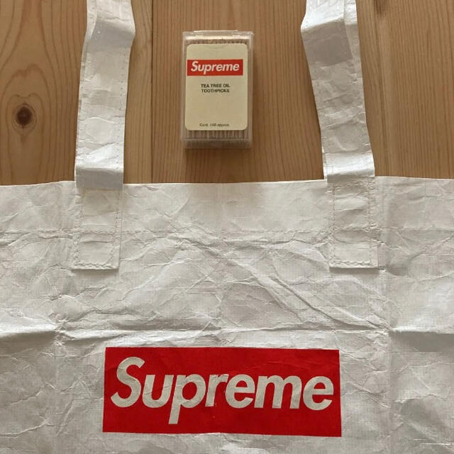 Supreme(シュプリーム)のノベルティ セット Supreme エコバッグ トートバッグ 爪楊枝 メンズのバッグ(トートバッグ)の商品写真