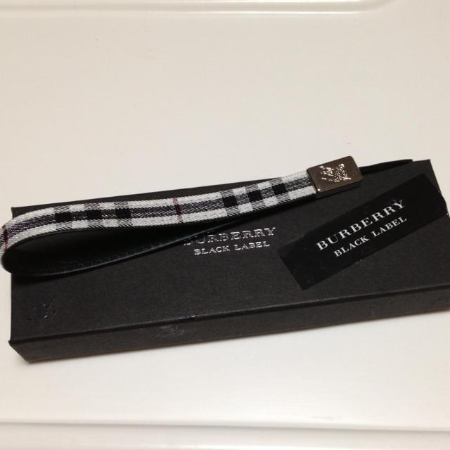 BURBERRY(バーバリー)のBURBERRY☆ストラップ スマホ/家電/カメラのスマホアクセサリー(ストラップ/イヤホンジャック)の商品写真