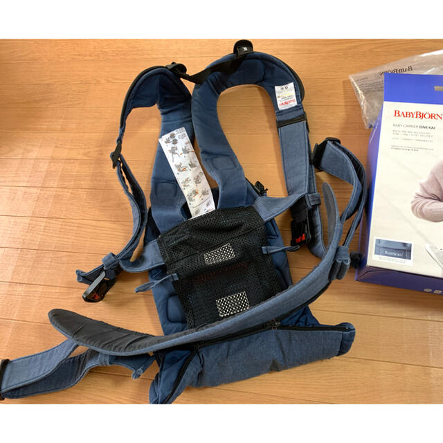 BABYBJORN(ベビービョルン)のベビービョルンONE KAIクラシックデニム キッズ/ベビー/マタニティの外出/移動用品(抱っこひも/おんぶひも)の商品写真