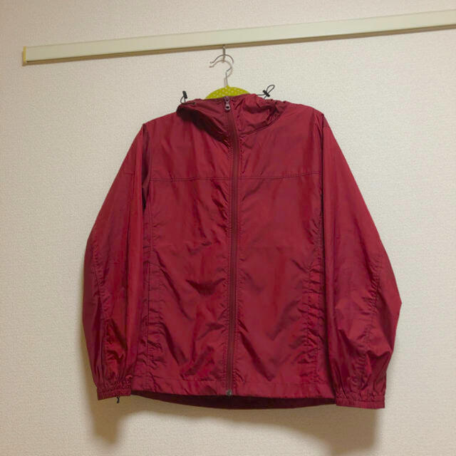 UNIQLO(ユニクロ)のUNIQLO 赤　アウター メンズのジャケット/アウター(その他)の商品写真