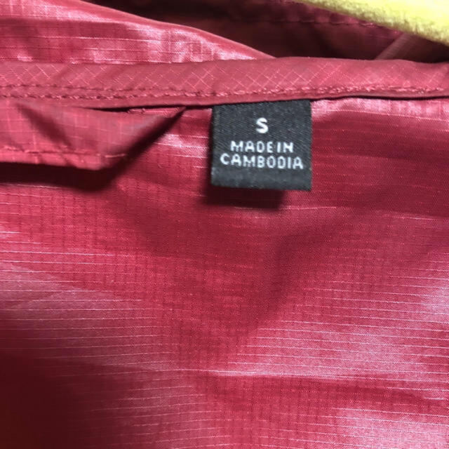 UNIQLO(ユニクロ)のUNIQLO 赤　アウター メンズのジャケット/アウター(その他)の商品写真