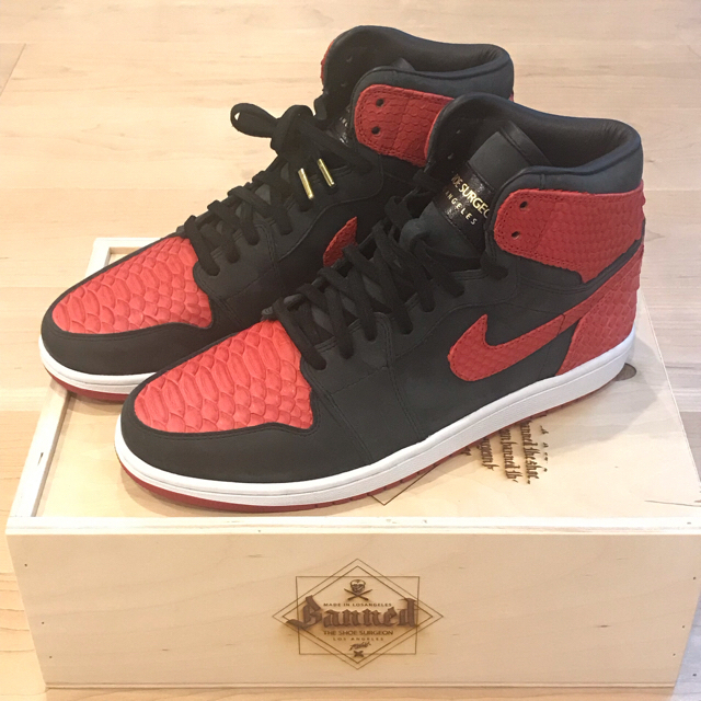 NIKE(ナイキ)のThe Shoe Surgeon JORDAN1 LUX Bred Banned メンズの靴/シューズ(スニーカー)の商品写真